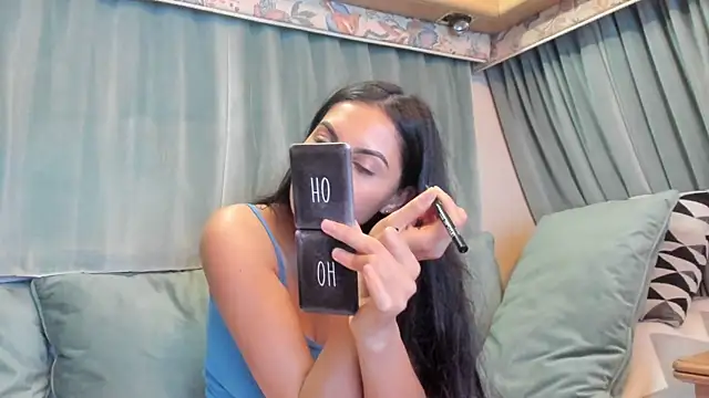Dirty-Bya Pertunjukan Webcam