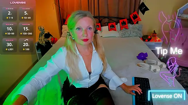 XXX chat uživo modela NicoletteRose_
