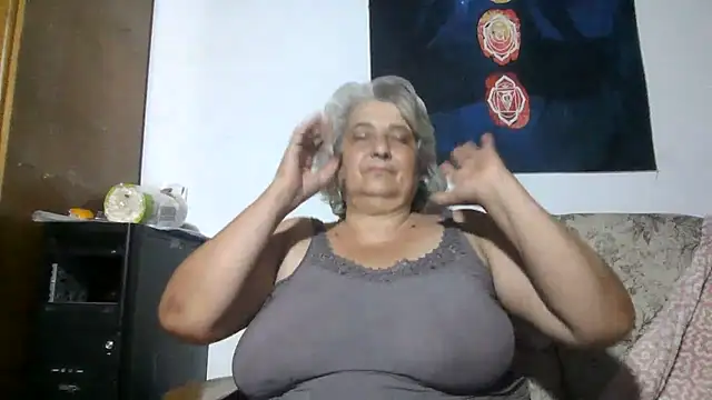 ExquisiteMature élő XXX-chatje