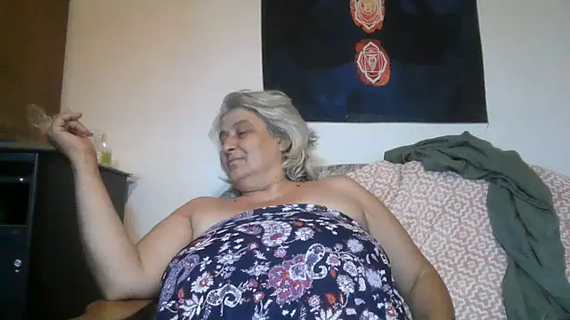 ExquisiteMature's Webcam Show