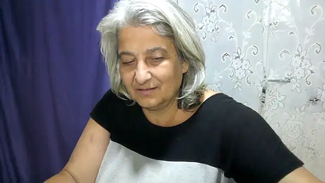 ExquisiteMature's Live XXX Chat