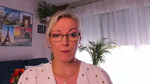 Show modela vanessa_chat na web-kameri