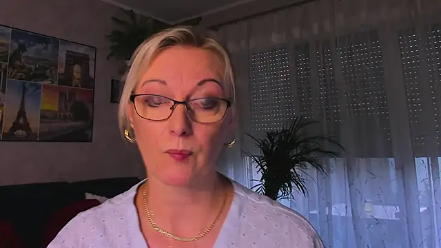 Pokazy przed kamerką – vanessa_chat
