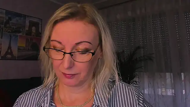 Pokazy przed kamerką – vanessa_chat