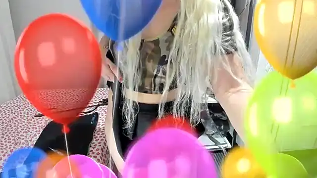 squirtgame Show in webcam