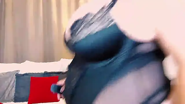 TrixiのライブXXXチャット