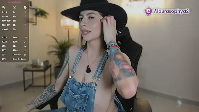 laurasophya élő XXX-chatje
