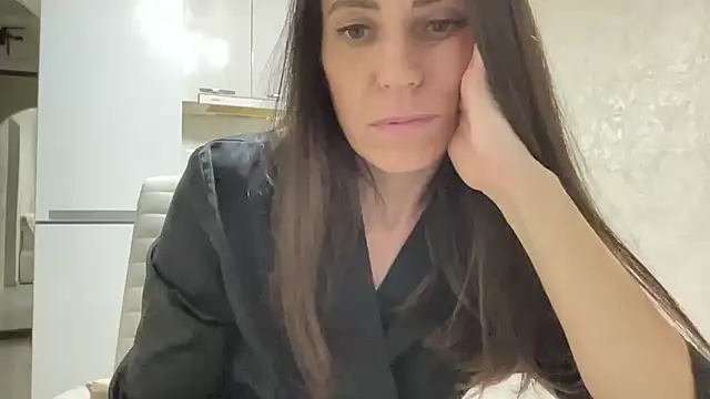 Chat +18 de HotyWinter ao vivo