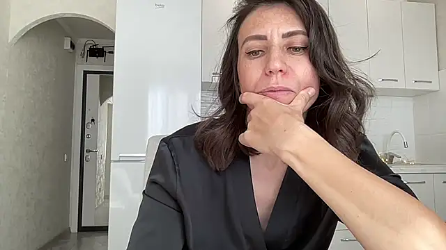 HotyWinter XXX чат на живо