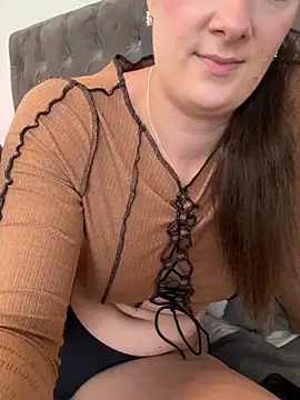EllaMae Webcam-Show