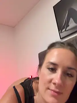 EllaMae webkamerás műsora