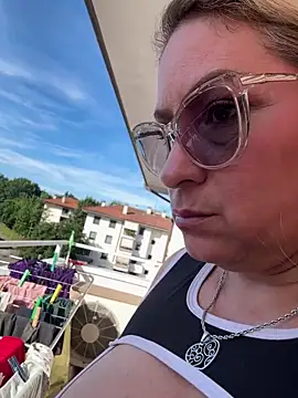 x_elena_x Show in webcam