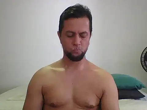 TRIISTAN_KING10 Adlı Modelin Web Kamerası Şovu