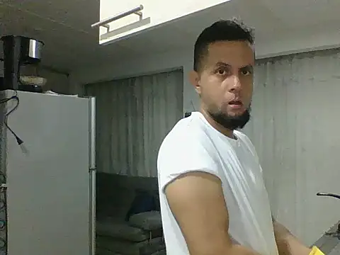 Show modela TRIISTAN_KING10 na web-kameri