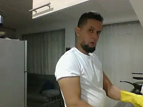 Show modela TRIISTAN_KING10 na web-kameri