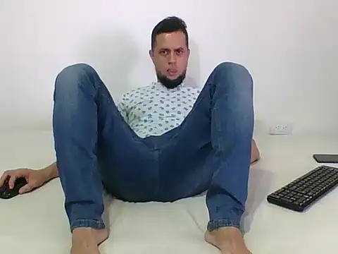 Show modela TRIISTAN_KING10 na web-kameri