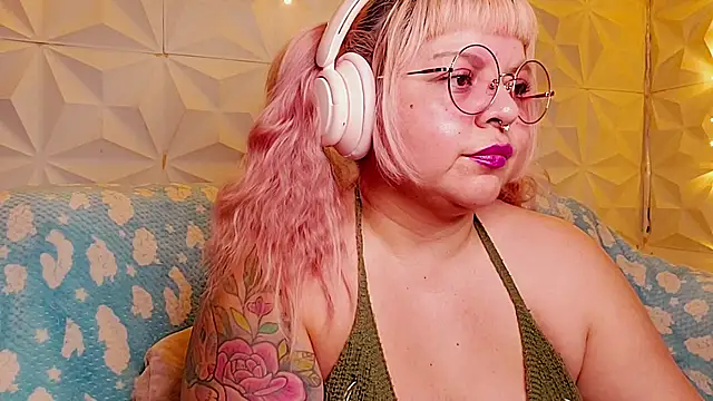 Chat +18 de Satyn_doll ao vivo
