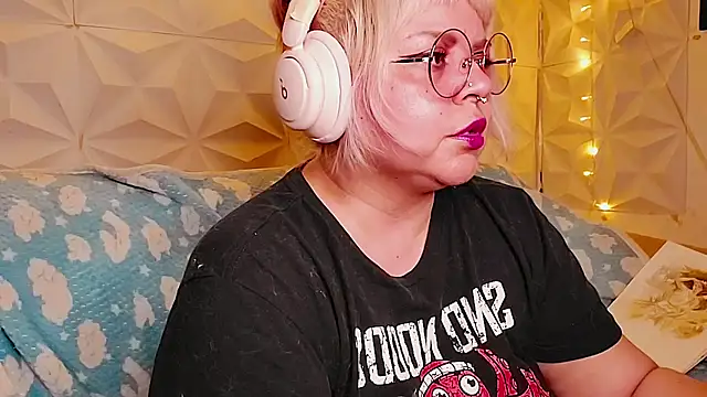 Satyn_doll's Webcam Show