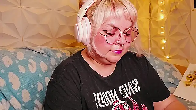Pokazy przed kamerką – Satyn_doll