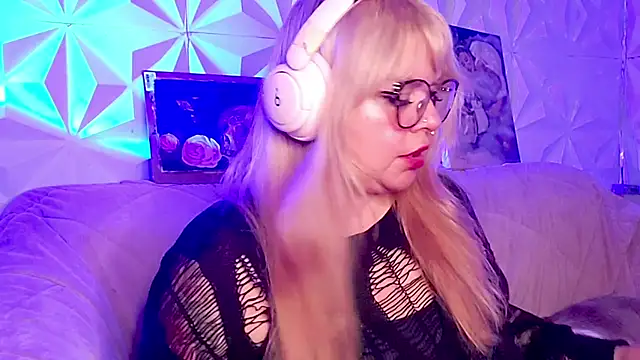 Pokazy przed kamerką – Satyn_doll