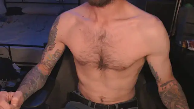 הופעת וובקאם של SexxxyLouis