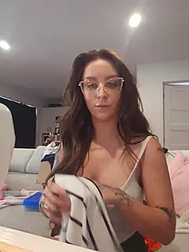 LilyOrion Show in webcam