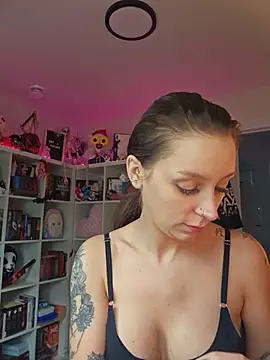LilyOrion Show in webcam