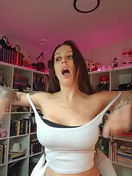 צ'אט XXX בשידור חי ש ל LilyOrion