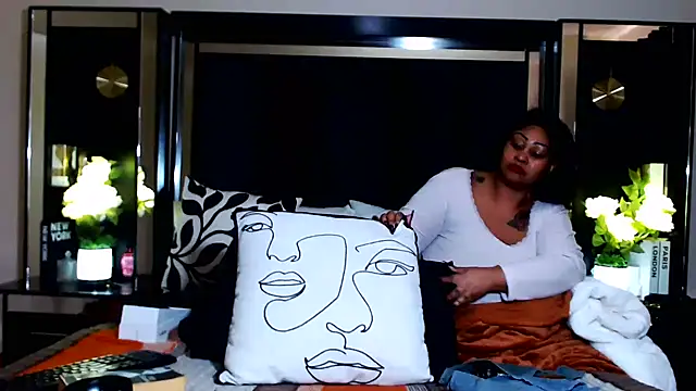 MONSTERTITS44DDD Webcam Show