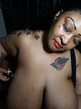 Pokazy przed kamerką – MONSTERTITS44DDD