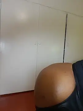 MONSTERTITS44DDD Show in webcam