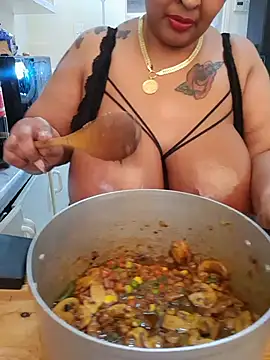Show de MONSTERTITS44DDD na webcam