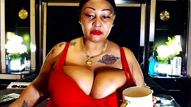 MONSTERTITS44DDD Webcamshow
