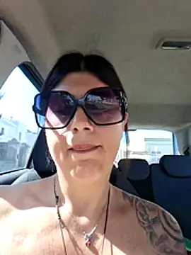 Lady_B_ Show in webcam