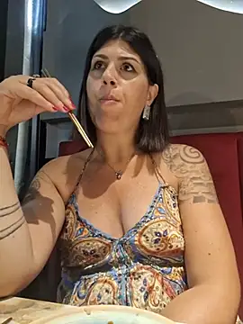 Lady_B_ Adlı Modelin Canlı XXX Sohbeti