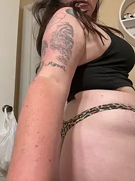 Kira_tattoo's Webcam Show