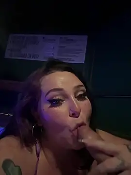 Kira_tattoo Show in webcam