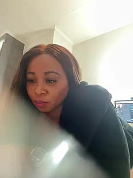 Bootyliciouse21X Webcam Show