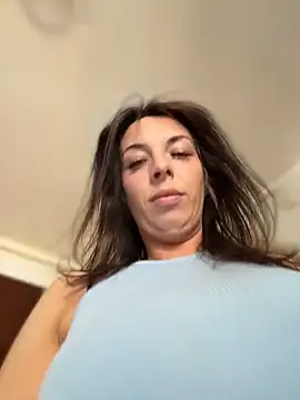 Almmaxxxx: вебкам-шоу
