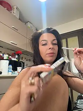 Almmaxxxx 网络视讯表演