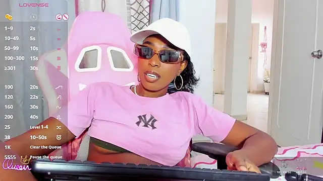 XXX chat uživo modela myblackdoope