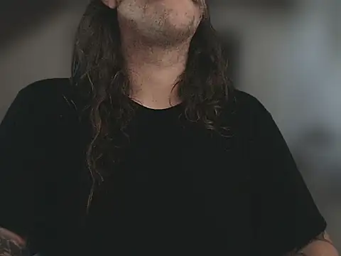 Show modela maxstache na web-kameri