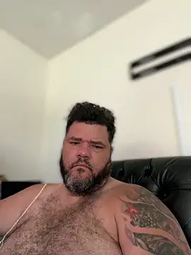 הופעת וובקאם של HotDominicanCum