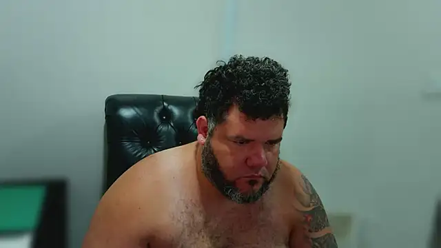 HotDominicanCum: διαδικτυακό σόου στην κάμερα