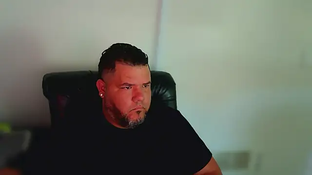 Pokazy przed kamerką – HotDominicanCum