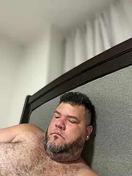 HotDominicanCumのウェブカメラショー