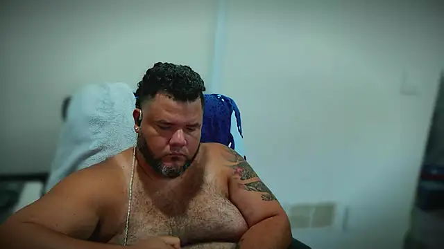Chat +18 de HotDominicanCum ao vivo
