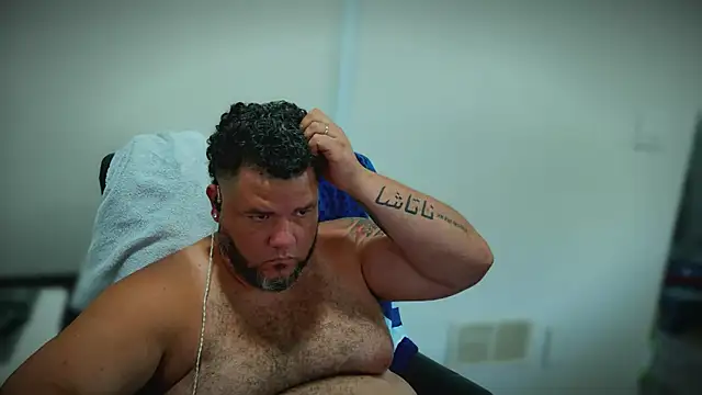 HotDominicanCum's Webcam Show