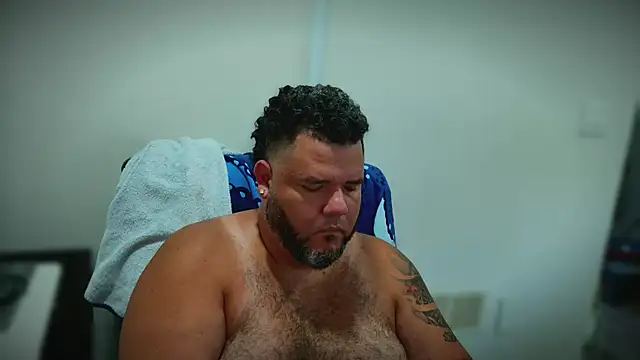 HotDominicanCum's Webcam Show