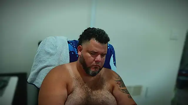 Pokazy przed kamerką – HotDominicanCum